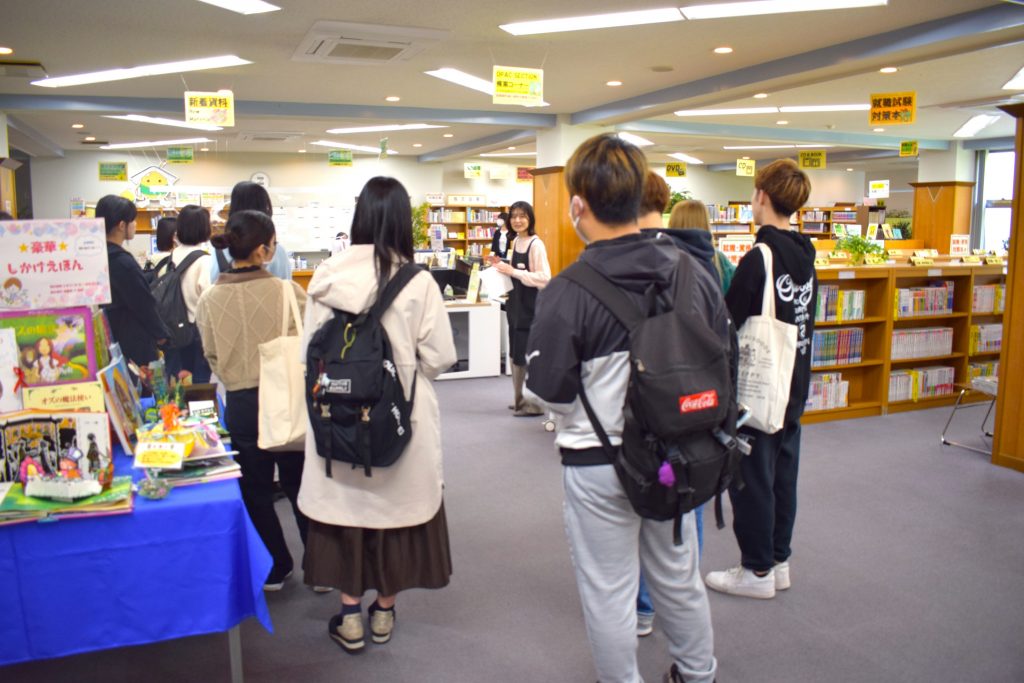 新入生図書館ツアー