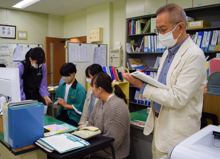 図書館実務体験の様子